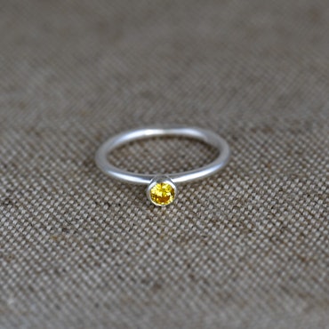 Ring med gul cubic zirkon