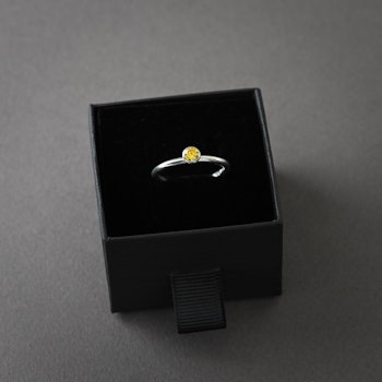 Ring med gul cubic zirkon