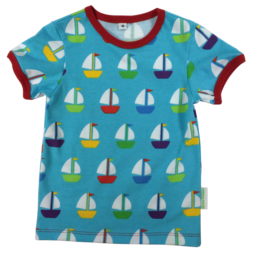 REA!  EKO  T-shirt med segelbåtar