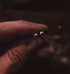 ''Eldgnista'' 18k Red Gold Earrings