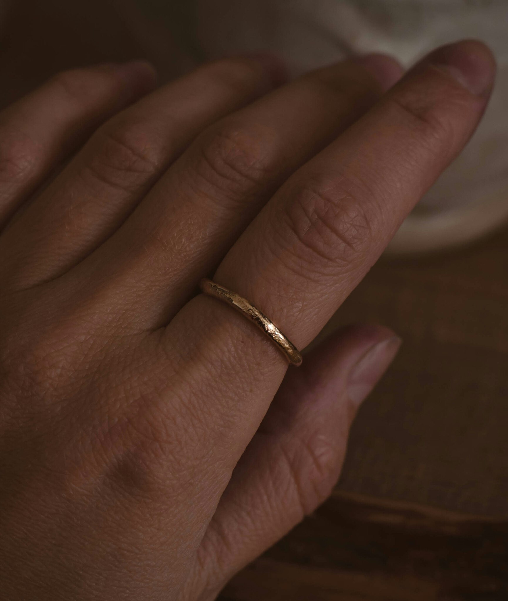 ''Vintergatan'' Sandcasted gold ring