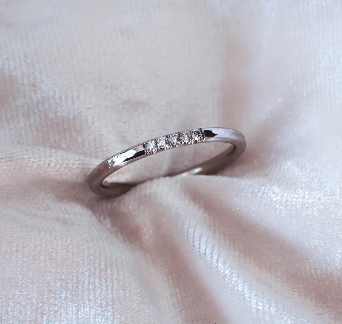 ''Vittra'' 18k white gold ring with grey diamonds