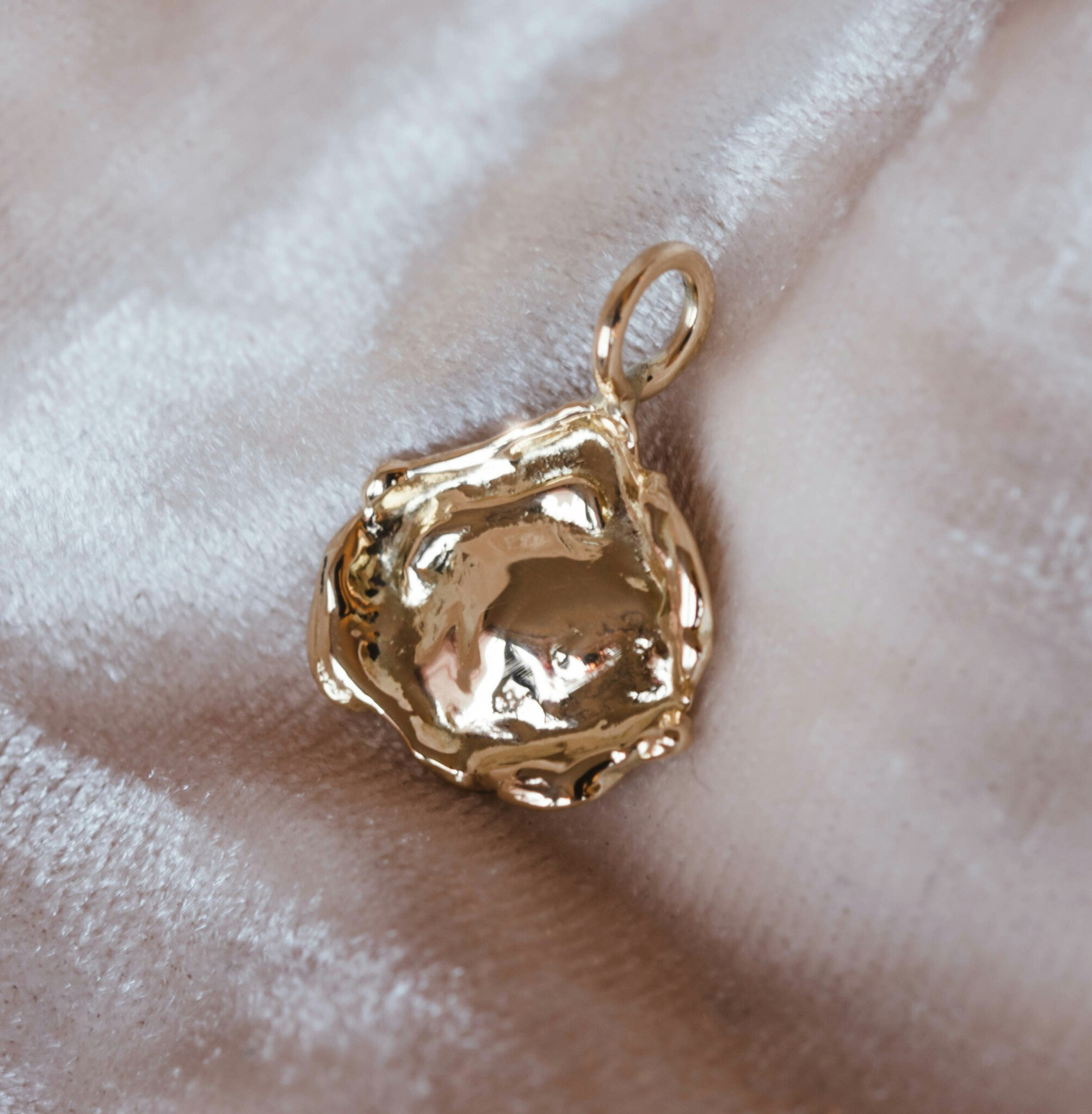 ''Meteorit'' Pendant 18k Yellow Gold