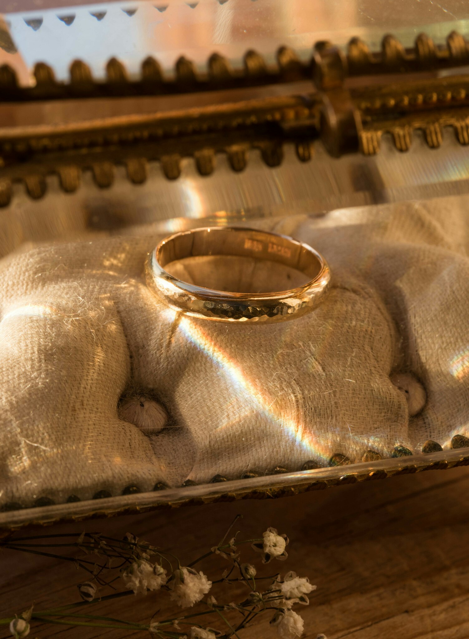 ''Vala'' Hammered 18k red gold ring