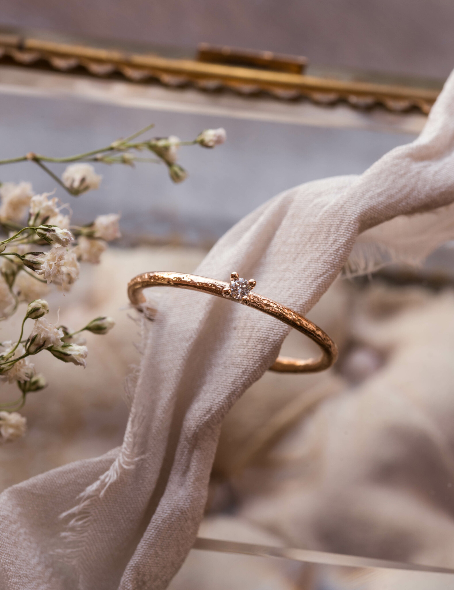 ''Skogsstjärna'' Gold ring with a white tw/vs diamond