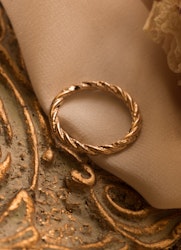 ''Fjäll'' Sand Casted 18k Red Gold Ring