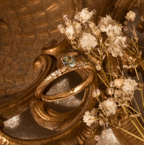 ''Skog'' Vigselring/Förlovningsring 18k Rödguld Safir & Diamanter