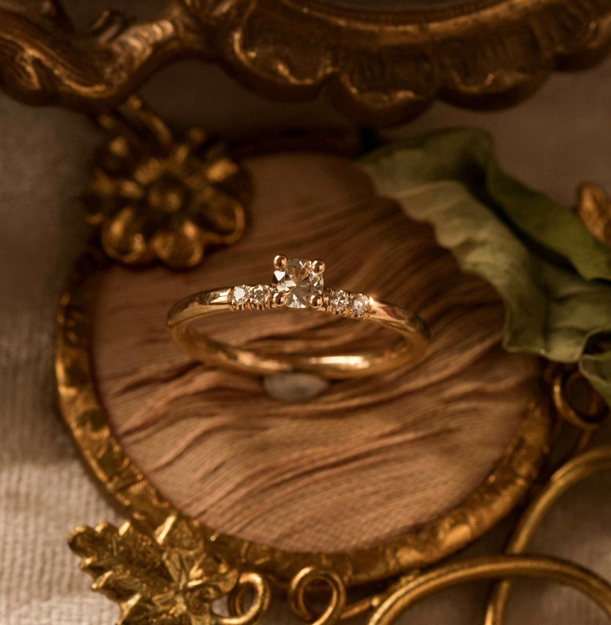 Vigselringar-Förlovningsringar-18k-rödguld-Vigselring-Förlovningsring-Guldsmed-Guldringar-Guldringar-Diamantring-Engagementring-Weddingring-Diamondring-Goldring