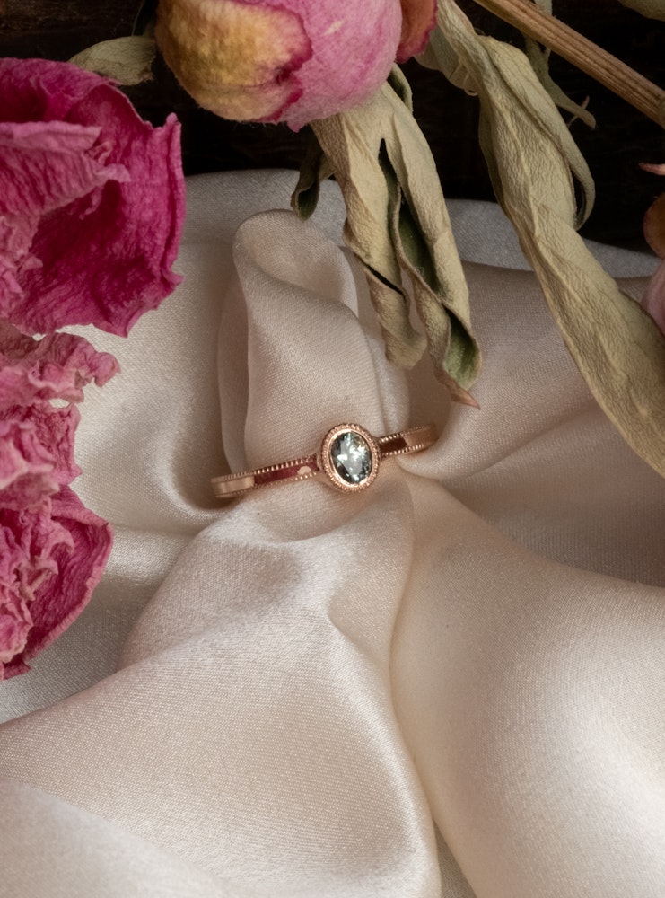 ”Vinterljus” 18k Rose Gold Ring With Sapphire