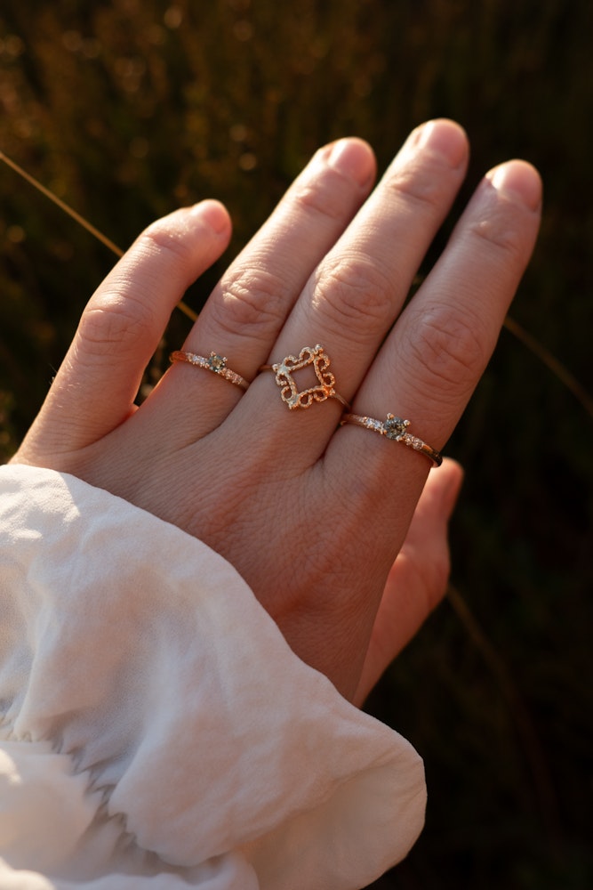 ''Skog'' Vigselring/Förlovningsring 18k Rödguld Safir & Diamanter