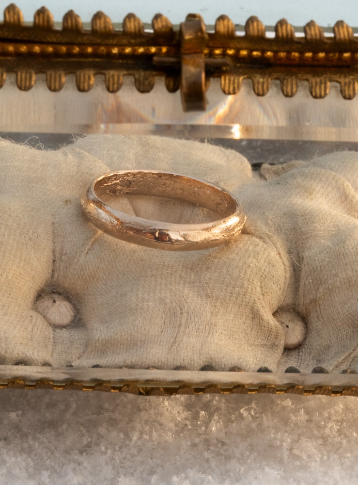 ''Vala'' Sandgjuten Ring 18k Rödguld