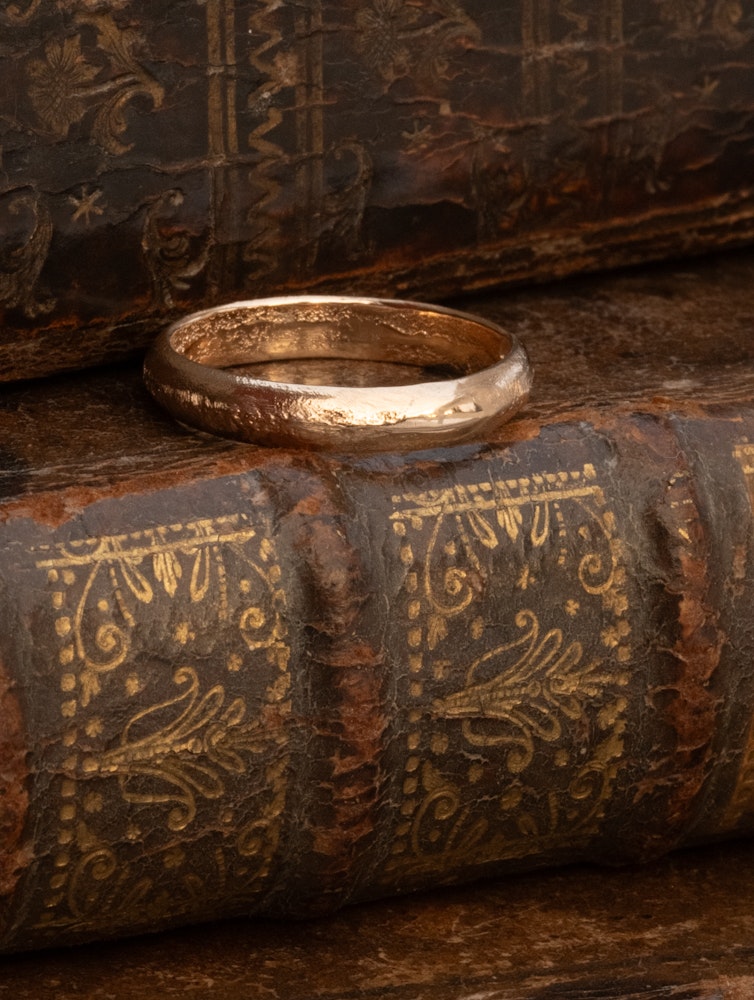 ''Vala'' Sandgjuten Ring 18k Rödguld