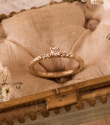 ''Månglöd'' White Diamonds 18k Red Gold Ring