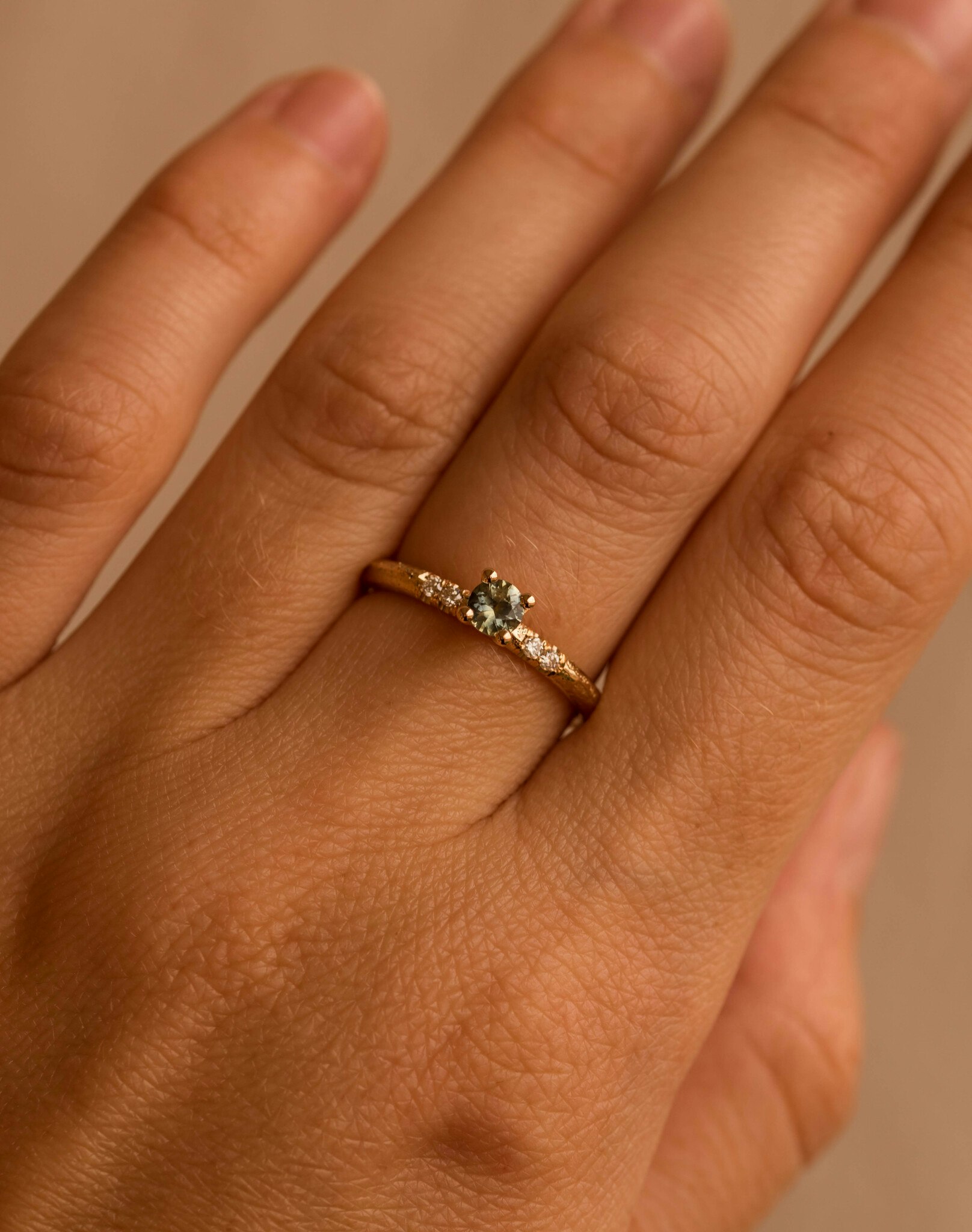 ''Skog'' Vigselring/Förlovningsring 18k Rödguld Safir & Diamanter