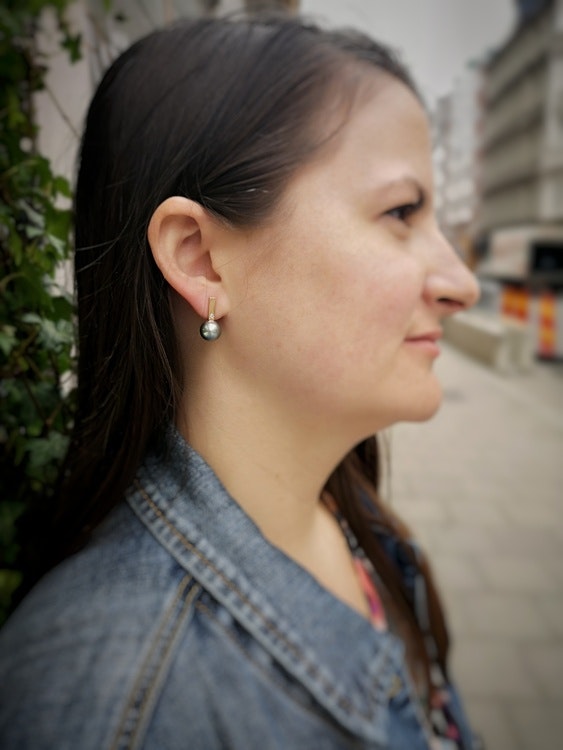 handmade earrings 18k gold pearl handgjorda pärlörhängen guld pärla bröllopssmycke bröllopsörhängen