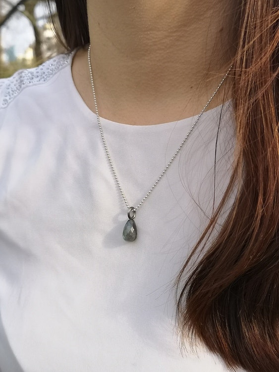 Handmade pendant oxidized silver labradorite handgjorda hängsmycke oxiderad labradorit