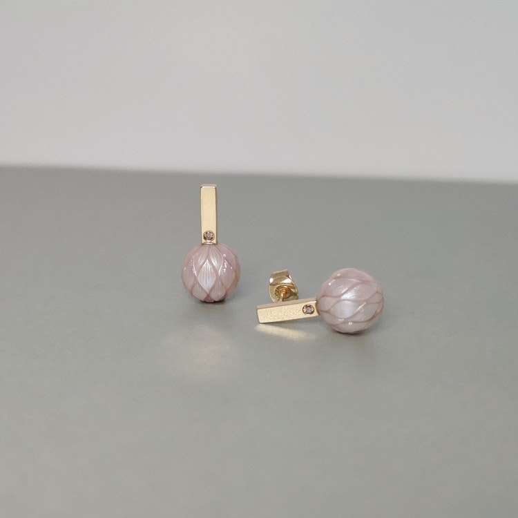 handmade earrings 18k gold pearl diamond handgjorda örhängen guld pärlor pärlörhängen bröllopssmycke bröllopsörhängen