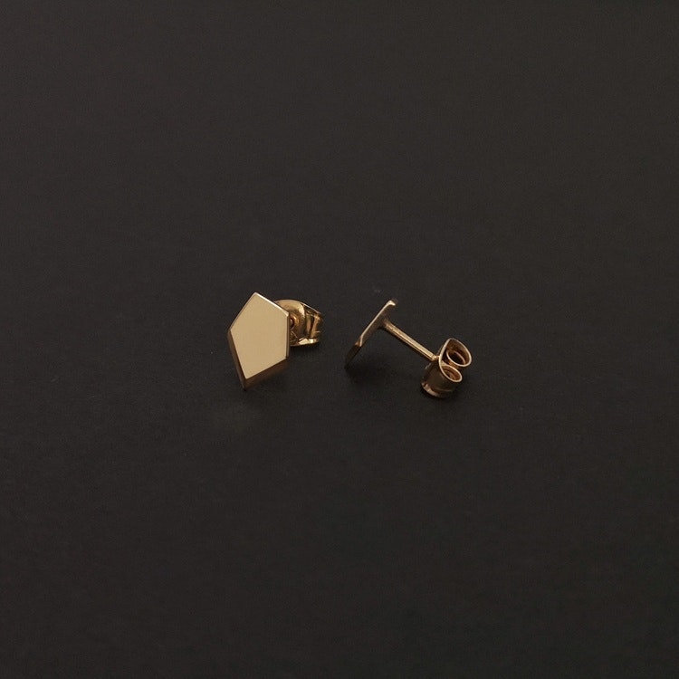 Handmade geometric stud earrings 18k gold handgjorda örhängen guld studs