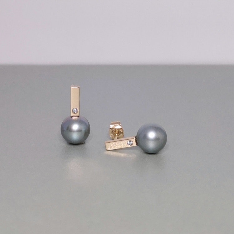 Novus Earrings with Tahitian pearls and Gray Diamonds - Julia Lombardi  Jewelry