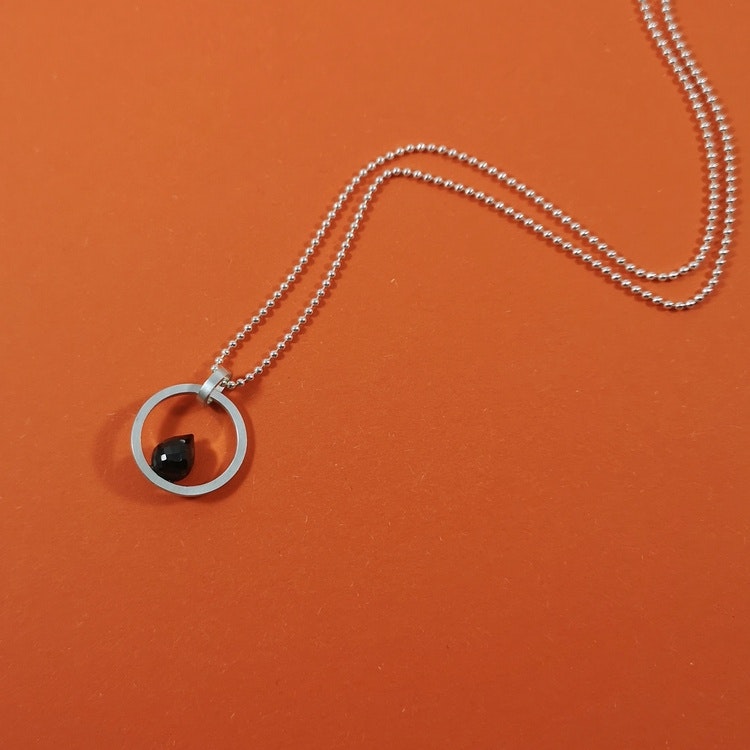 handmade pendant silver black spinel handgjorda hängsmycke silver svart spinel