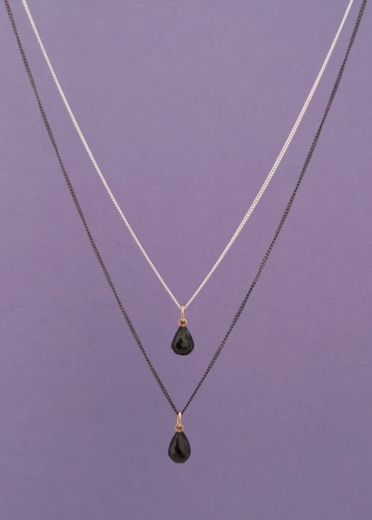 Handmade pendant necklace 18k gold black spinel handgjorda hängsmycke halsband guld svart spinell studentpresent