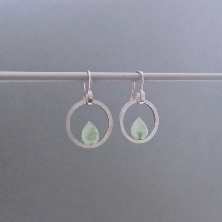handmade dangly earrings silver prehnite handgjorda örhängen prenit grön