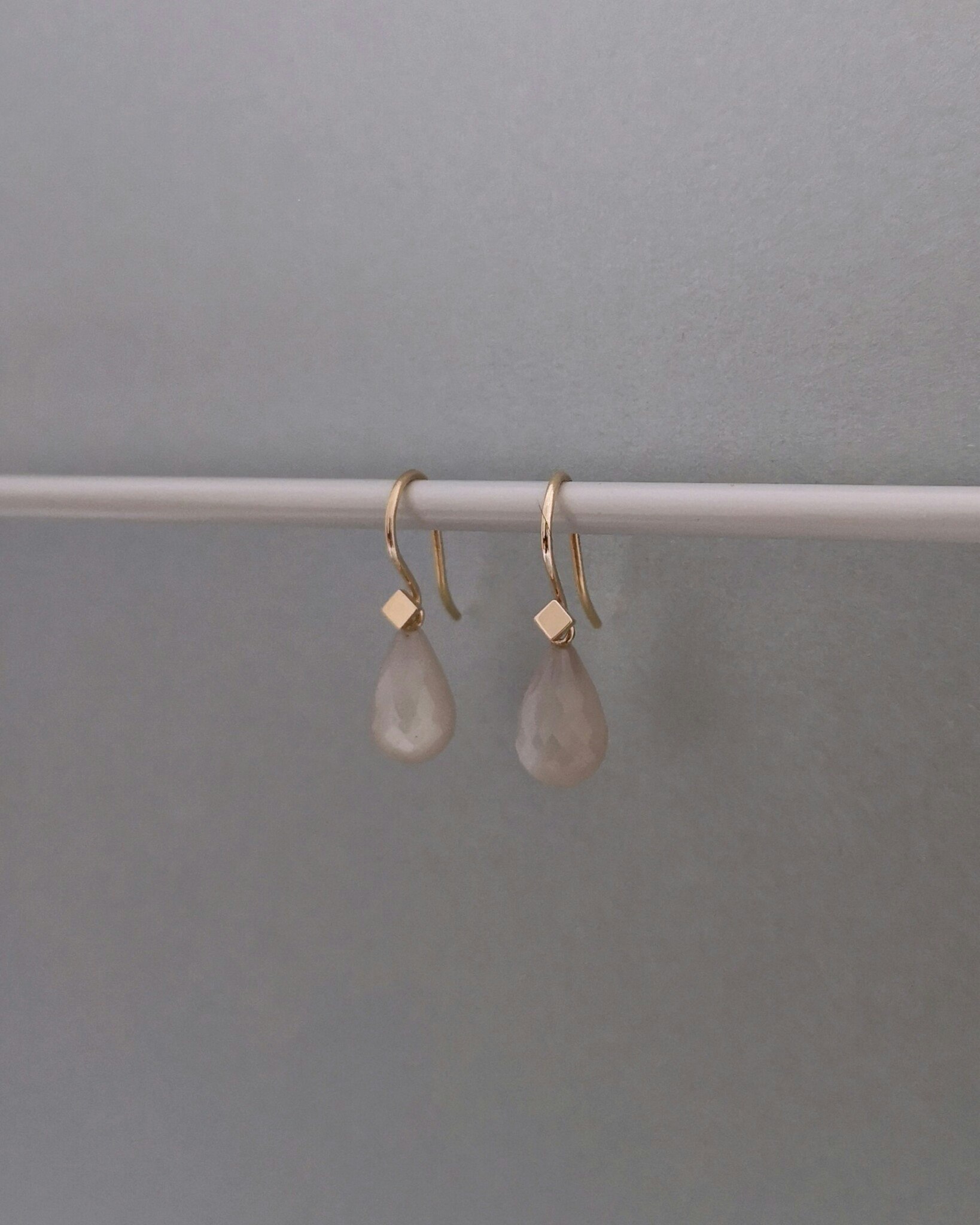 Tetra Gray Moonstone Drops
