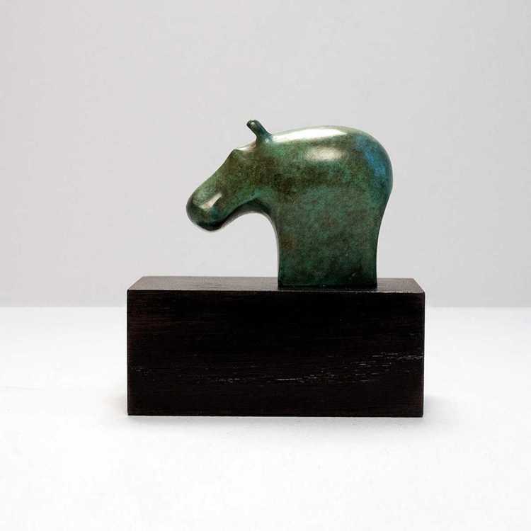 "Hippo" - Grönpatinerad brons på svart sockel.