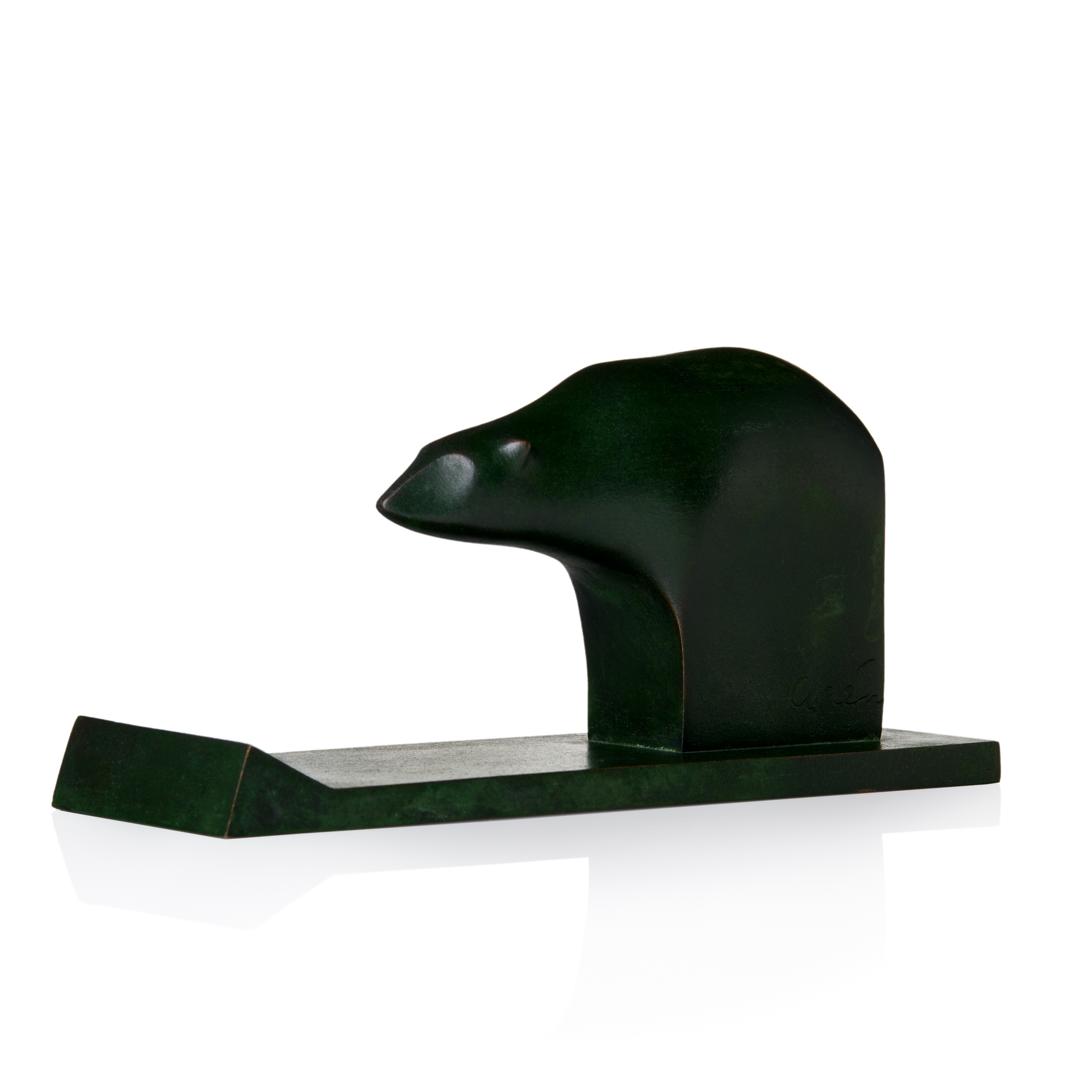 "Isbjörn" - grönpatinerad brons på  sockel.