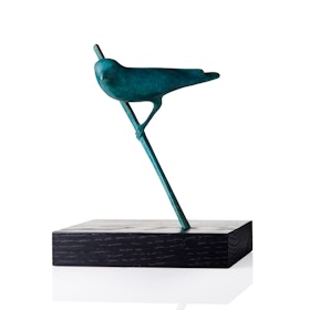 Bird on straw - Green patinated bronze on a black oak base