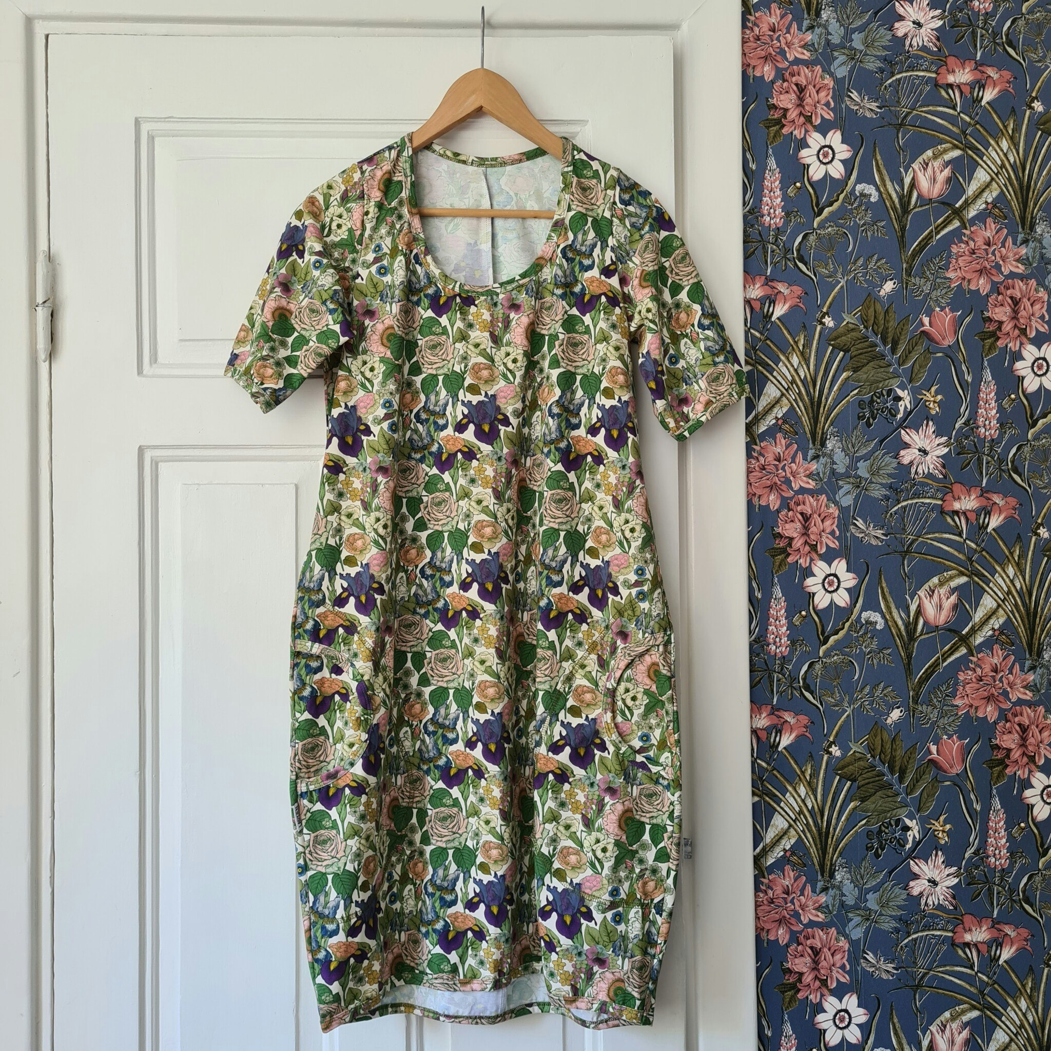 LADYJEN-KLÄNNING - Blommig
