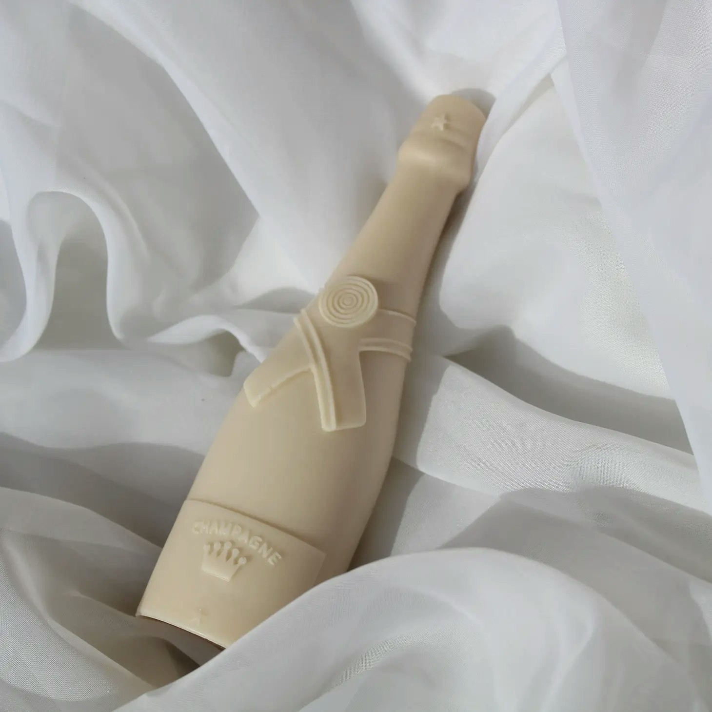 Champagne bottle ljus beige