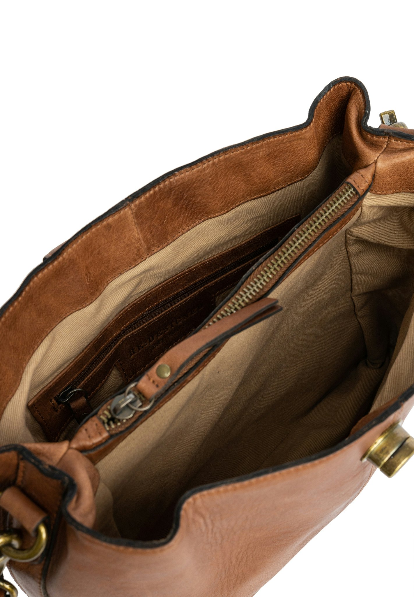 Insida Brun valnötsfärgad handväska med längre handtag och axelrem
