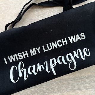 I wish my lunch was Champagne svart/silver tygpåse
