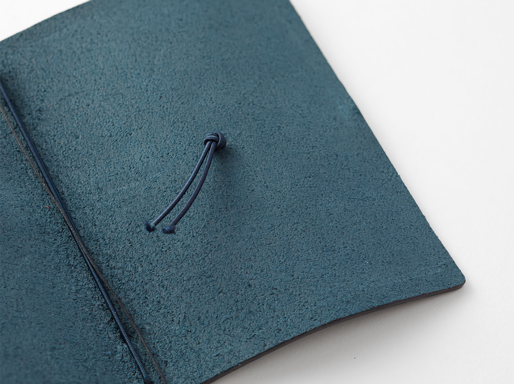 Traveler’s Company Traveler's notebook – Blue, Passport size (Starter Kit)