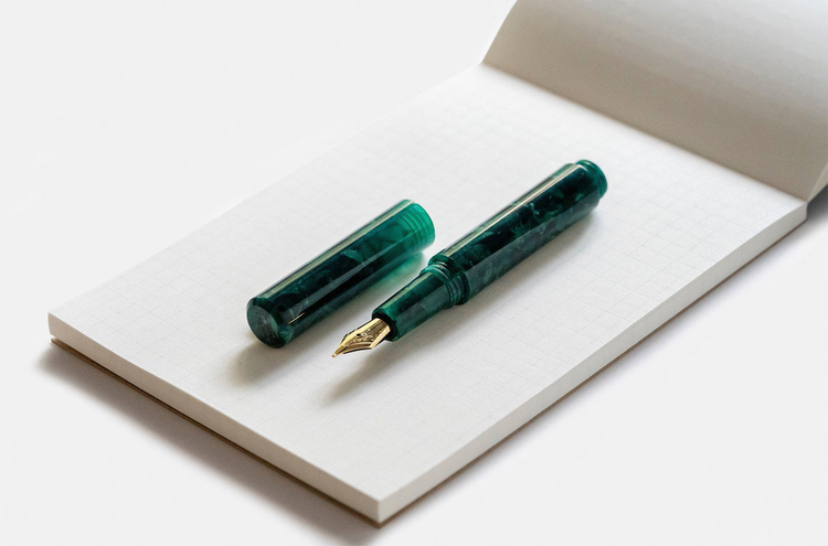 Hightide Attache Marbled Fountain Pen Green