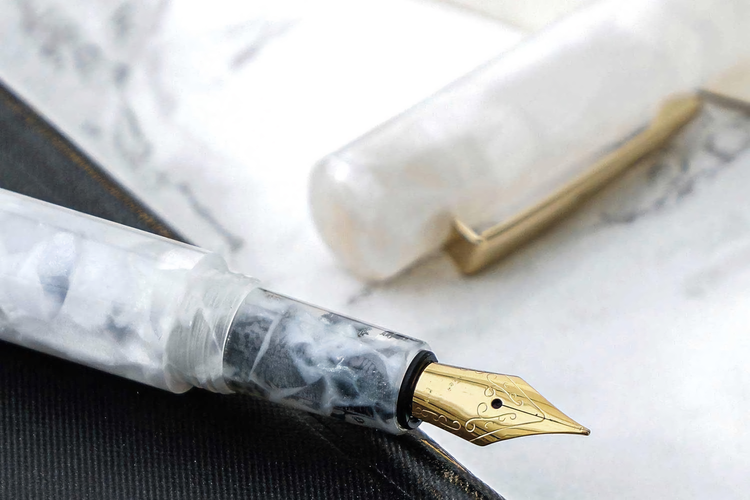 Hightide Attache Marbled Fountain Pen Vit