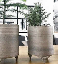 Granitgrå kruka med tassar, Liten
