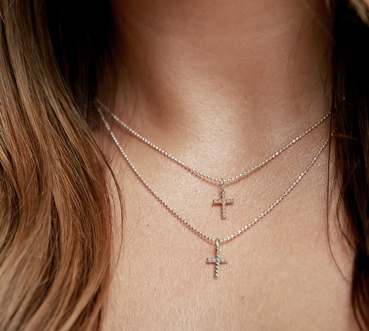 CROSS NECKLACE SILVER - RUN WITH