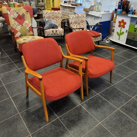 Fåtöljer "Renoveringsuppdrag"