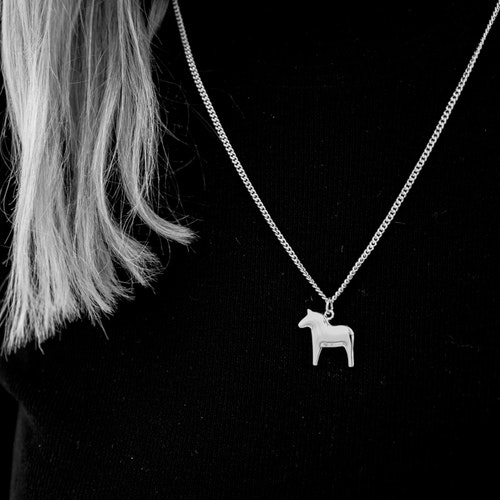 62922 HALSBAND SILVER 42 CM DALAHÄST / DALAHORSE NECKLACE SILVER