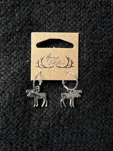 63154,RUNDA ÖRHÄNGEN M. ÄLG-BERLOCK, SILVER/ MOOSE ROUND EAR SILVER