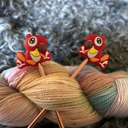 Stickstoppers, Papegoja, röd