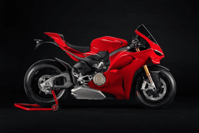 The 2024 Ducati Panigale V4: A Leap in Performance and Innovation