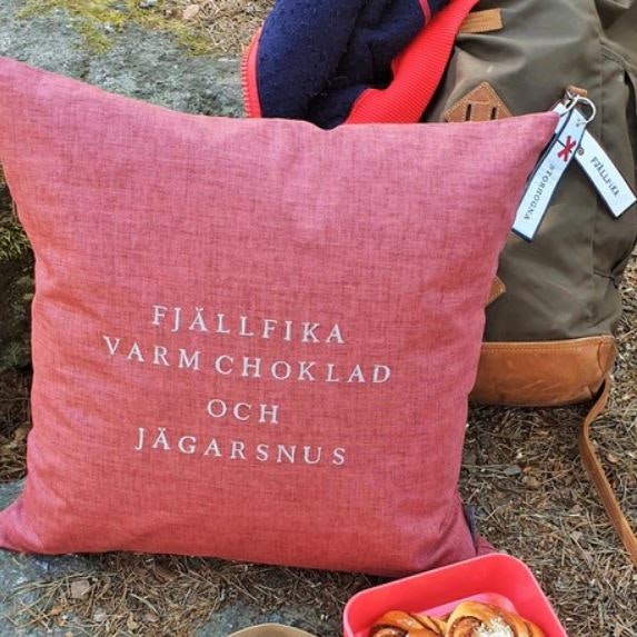 Kuddfodral "fjällfika varm choklad och jägarsnus"