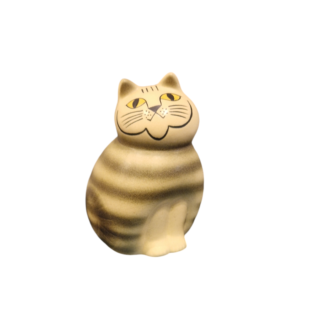 Katten Mia mellan grå