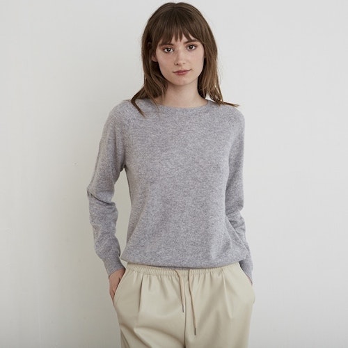 MAJA. College sweater in cashmere. Light grey.