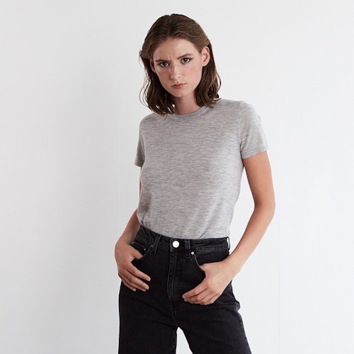 GRETA. T-shirt knitted in thin cashmere. Light grey.