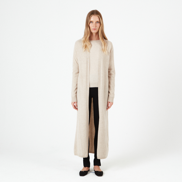 STINA. Long cardigan with a lovely fall. Beige.