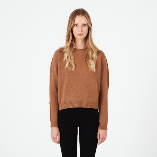 VILMA. Double knitted short cashmere sweater. Camel.